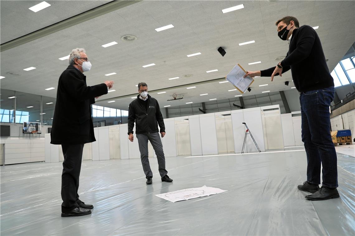 Impfungen im Kreis ab Mitte Januar Waiblingens Oberbürgermeister Andreas Hesky (links) und Landrat Richard Sigel bei einem Ortstermin. Foto: A. Palmizi