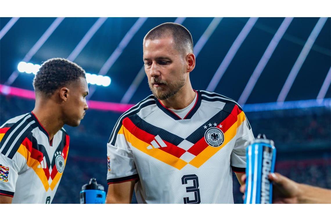 Waldemar Anton (Note 3): Der ehemalige VfB-Innenverteidiger durfte am Donnerstagabend den deutschen Abwehrchef geben – und machte seine Sache ordentlich. Der BVB-Profi war gegen die harmlosen Gäste allerdings auch kaum gefordert.