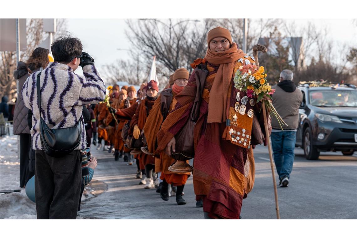 Walk of Peace in den USA; Buddhistische Mönche marschieren für den inneren Frieden von Texas nach Washington.
