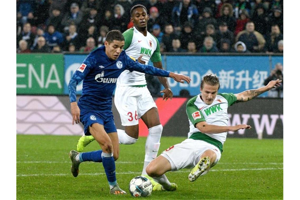 War erneut der Matchwinner beim FC Schalke 04: Amine Harit (l). Foto: Stefan Puchner/dpa