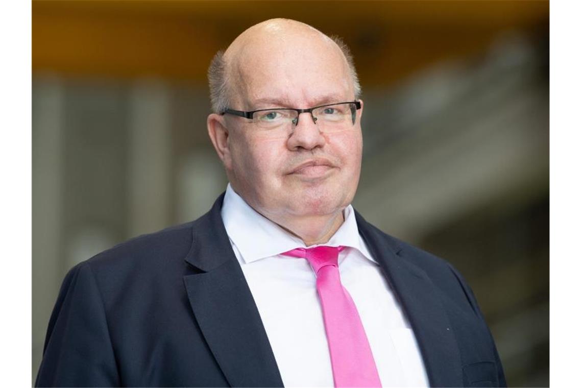 War mit einem Notarzt in ein Berliner Krankenhaus gebracht worden: Peter Altmaier. Foto: Sebastian Kahnert/dpa