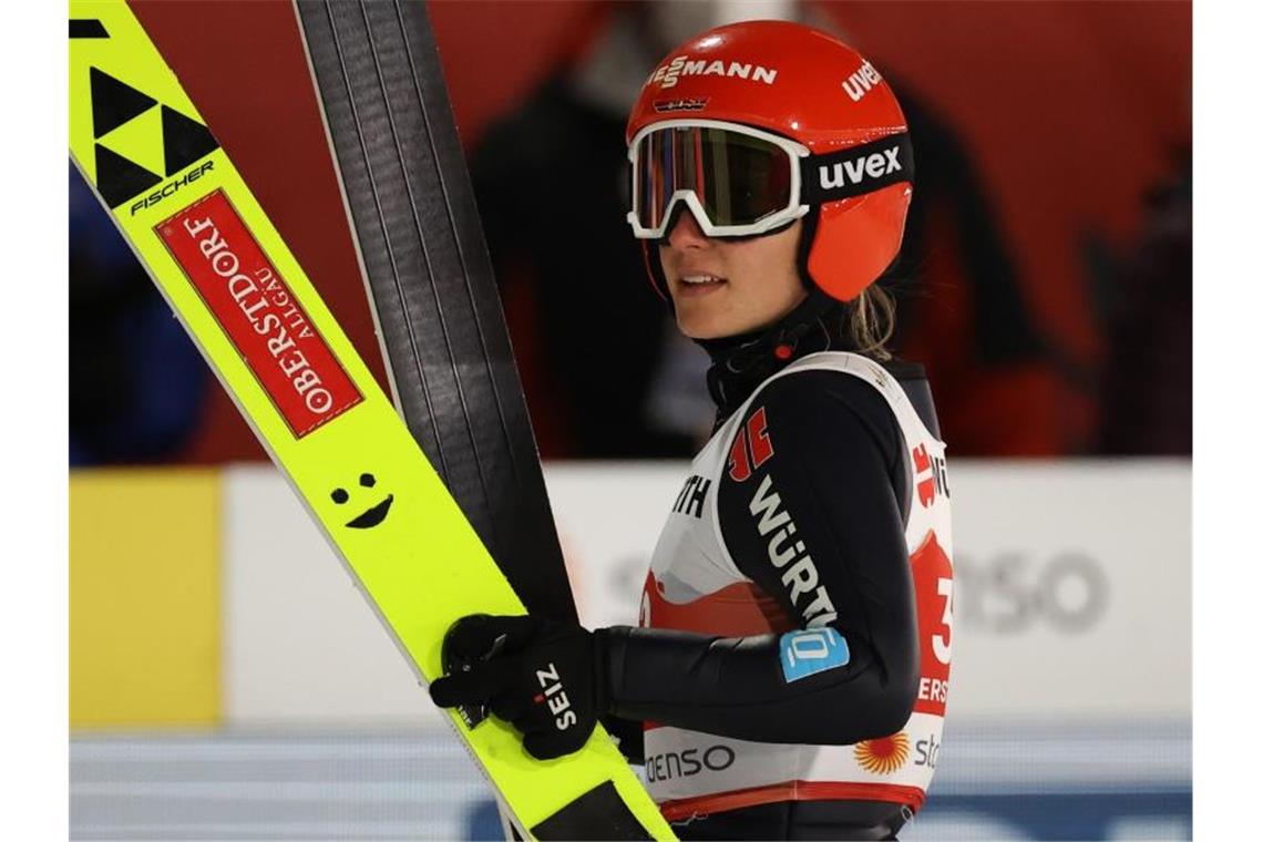 WM-Fazit der deutschen Skispringerinnen: „Für uns zu wenig“ War mit ihrer eigenen Leistung bei der WM-Premiere der Frauen auf der Großschanze unzufrieden: Katharina Althaus. Foto: Karl-Josef Hildenbrand/dpa