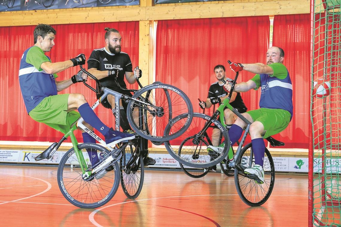 Fast volle Beute beim Heimspieltag War mit Partner Marcel Schüle beim Heimspieltag der Konkurrenz in fast allen Duellen einen Schritt voraus: Björn Bootsmann (Mitte). Foto: A. Becher