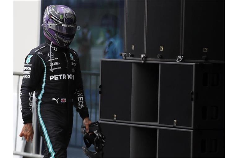 War nach dem Istanbul-Rennen sichtlich bedient: Mercedes-Pilot Lewis Hamilton. Foto: Umit Bektas/Pool'Reuters/AP/dpa