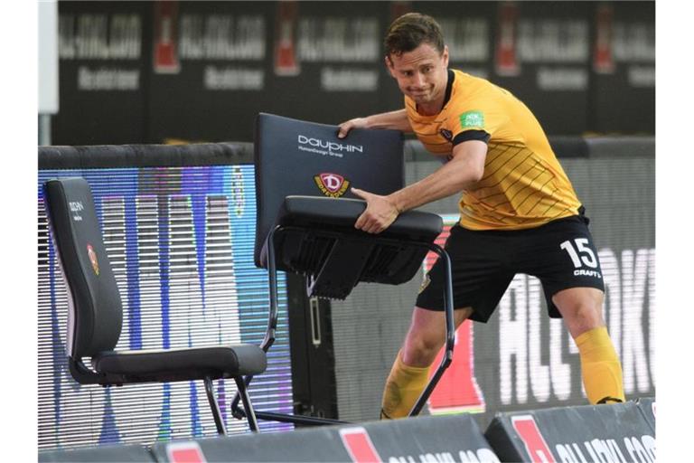 War schon nach der Heimniederlage gegen den HSV emotional, nun auch nach dem Spiel in Kiel: Chris Löwe von Dynamo Dresden. Foto: Robert Michael/dpa-Zentralbild/dpa