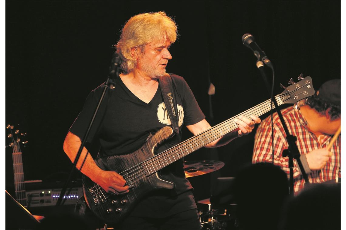 Auftakt mit Bassist Wolfgang Schmid War schon viermal in unterschiedlichen Formationen beim Kulturgut zu Gast: Wolfgang Schmid. Archivfoto: E. Layher