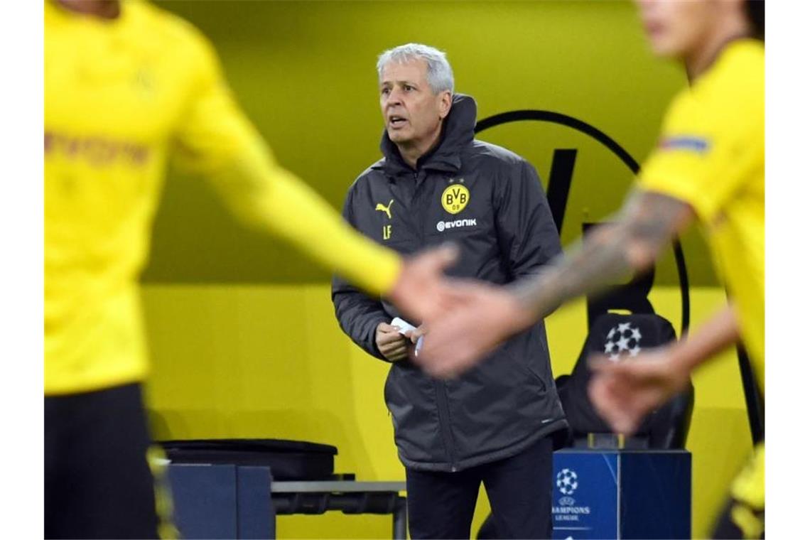 War trotz des glanzlosen Sieges sehr zufrieden: Dortmunds Trainer Lucien Favre. Foto: Bernd Thissen/dpa
