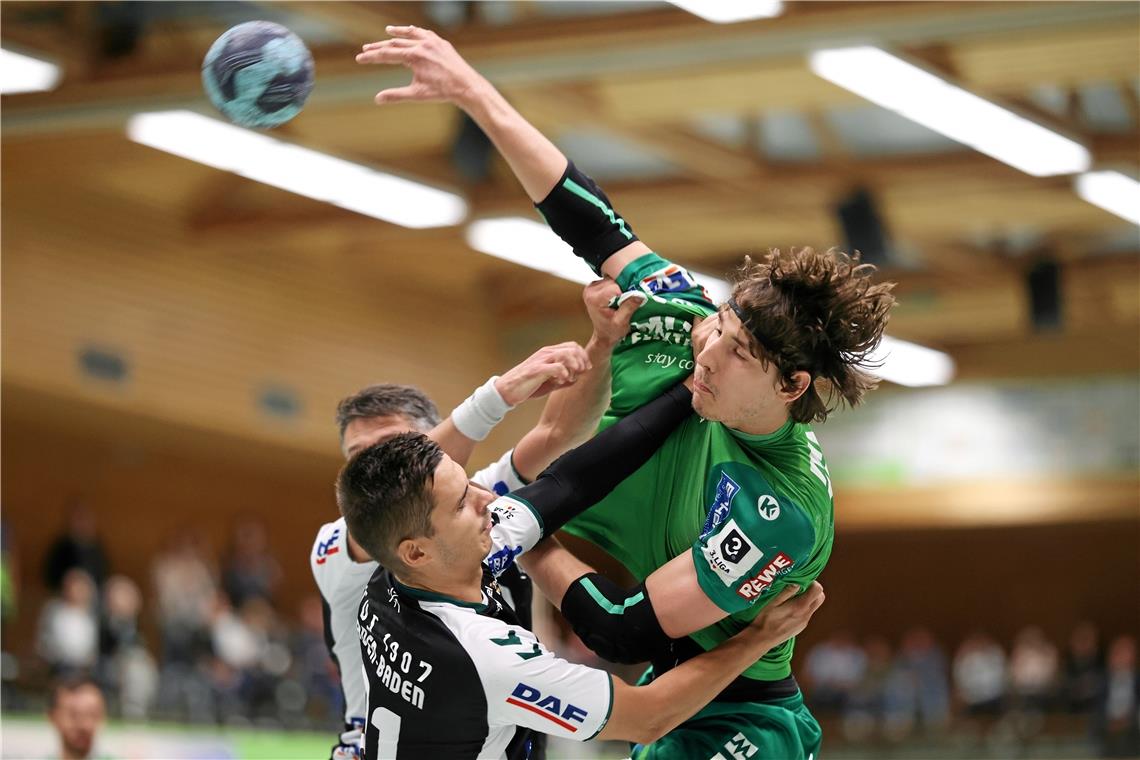 War vom Gegner kaum in den Griff zu bekommen: Marc Godon (beim Wurf), der sechsmal ins Baden-Badener Tor traf. Foto: Alexander Becher