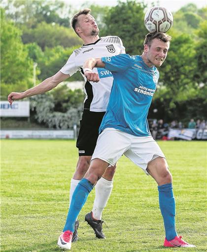 War zuletzt für Freiberg im Einsatz: TSG-Zugang Julian Schiffmann (vorne). Foto: Imago