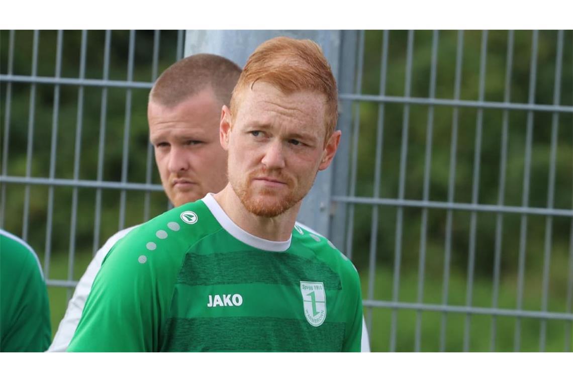Warmbronn-Trainer Felix Raith war zum Zusehen verdammt - der Anblick gefiel ihm gar nicht. Torwart Gordon Römer (hi.) musste früh&nbsp; vom Feld.