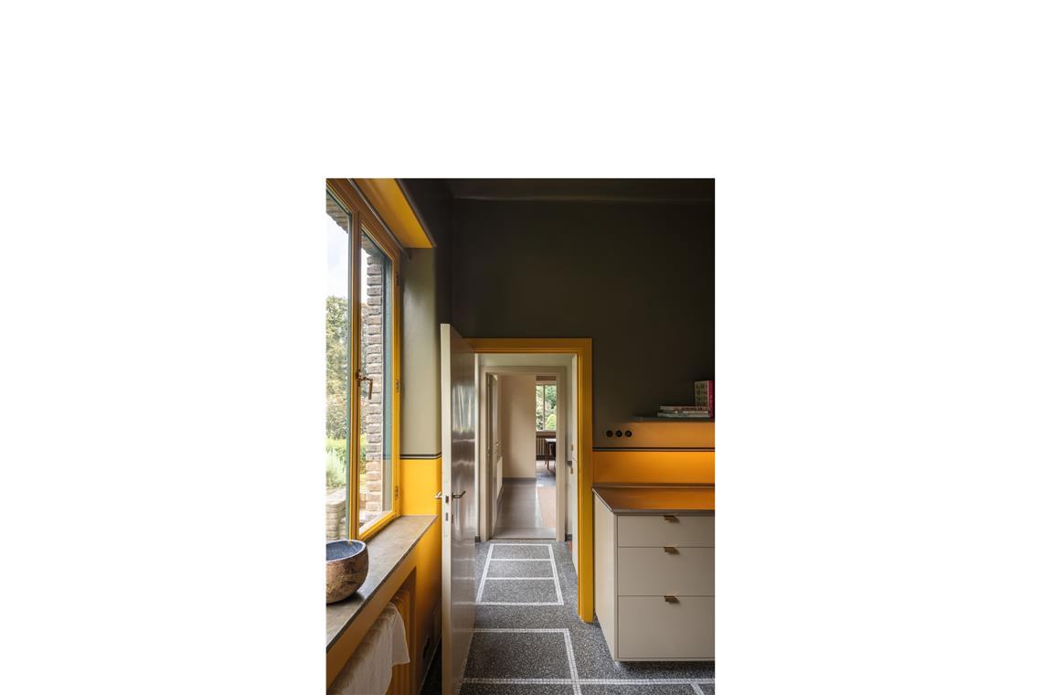 Warme Farbgebung in der Küche in „La Nouvelle Maison“.