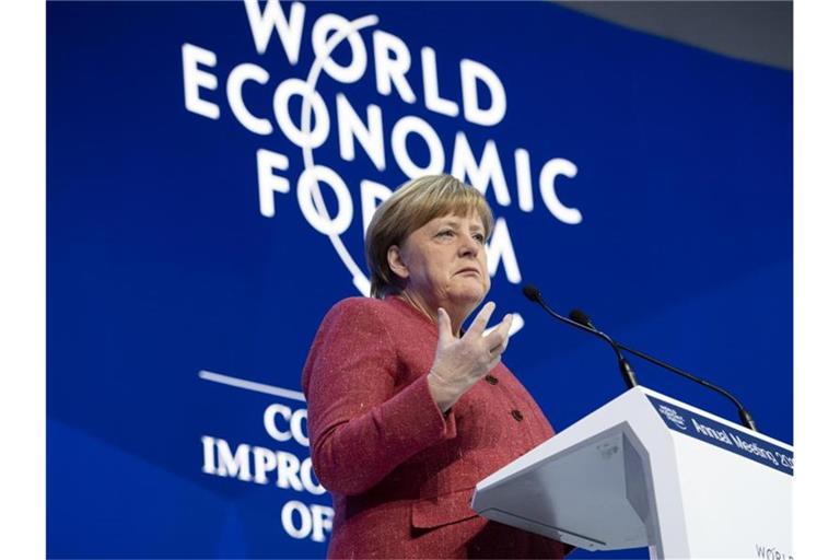 Warnende Worte von Bundeskanzlerin Angela Merkel (CDU) auf dem Weltwirtschaftsforum in Davos. Foto: Gian Ehrenzeller/KEYSTONE/dpa