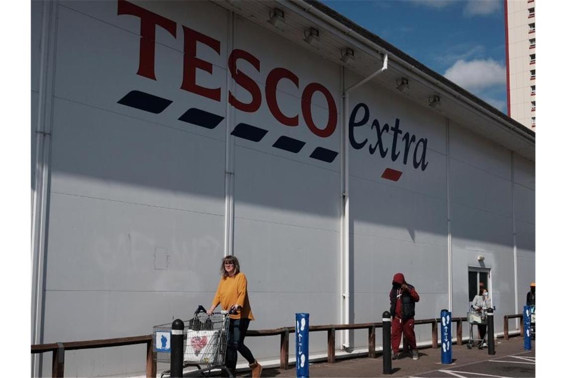 „Warnung für alle Einzelhändler“: Tesco muss eine empfindliche Strafe dafür hinnehmen, dass Lebensmittelkontrolleure in Filialen unter anderem Trauben mit Zeichen von Schimmel entdeckt hatten. Foto: Yui Mok/PA Wire/dpa