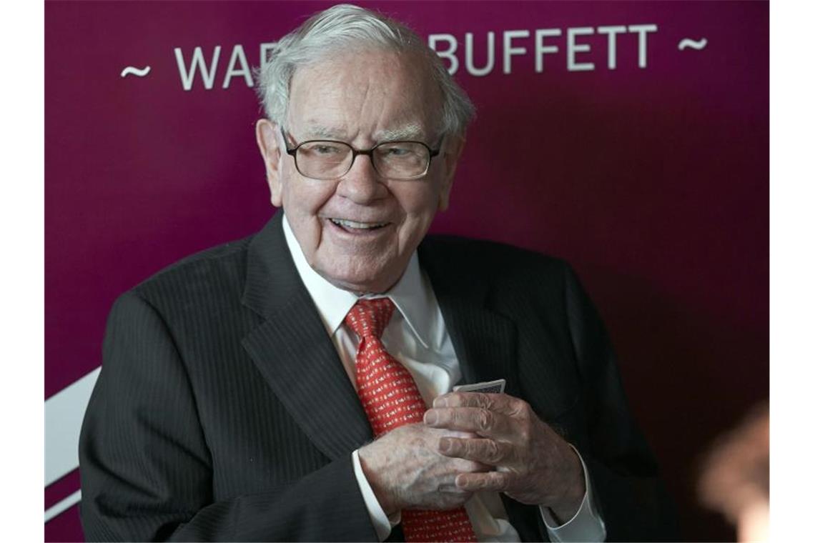 Warren Buffett erreicht Meilenstein mit Milliardenspende Warren Buffett hatte vor 15 Jahren angekündigt, sein gesamtes Vermögen für wohltätige Zwecke abzugeben. Foto: Nati Harnik/AP/dpa
