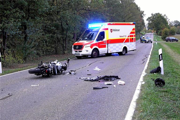Warum der Motorradfahrer auf die Gegenfahrbahn geriet, ist noch unklar. Foto: 7aktuell.de/Kevin Lermer 