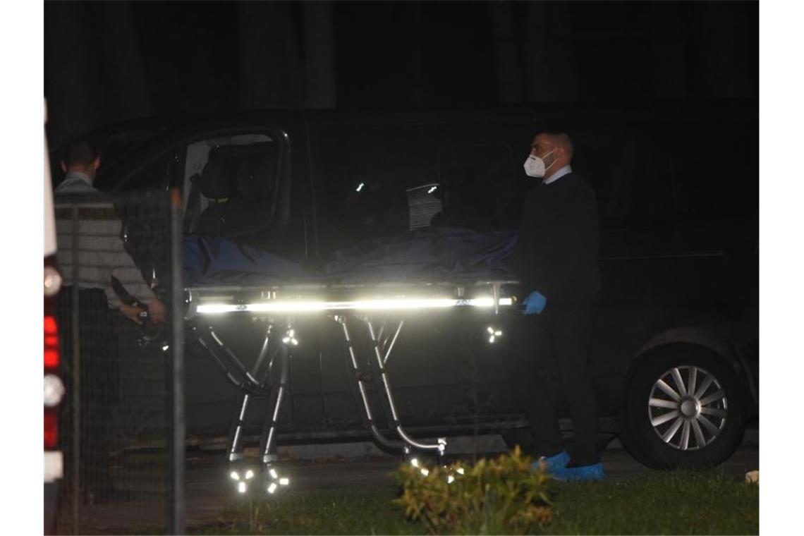 Fünf Tote in Brandenburg - Verbrechen gibt Rätsel auf Warum mussten sie sterben? Noch sind die Hintergründe nach dem Tod von fünf Menschen in Brandenburg unklar. Foto: Paul Zinken/dpa