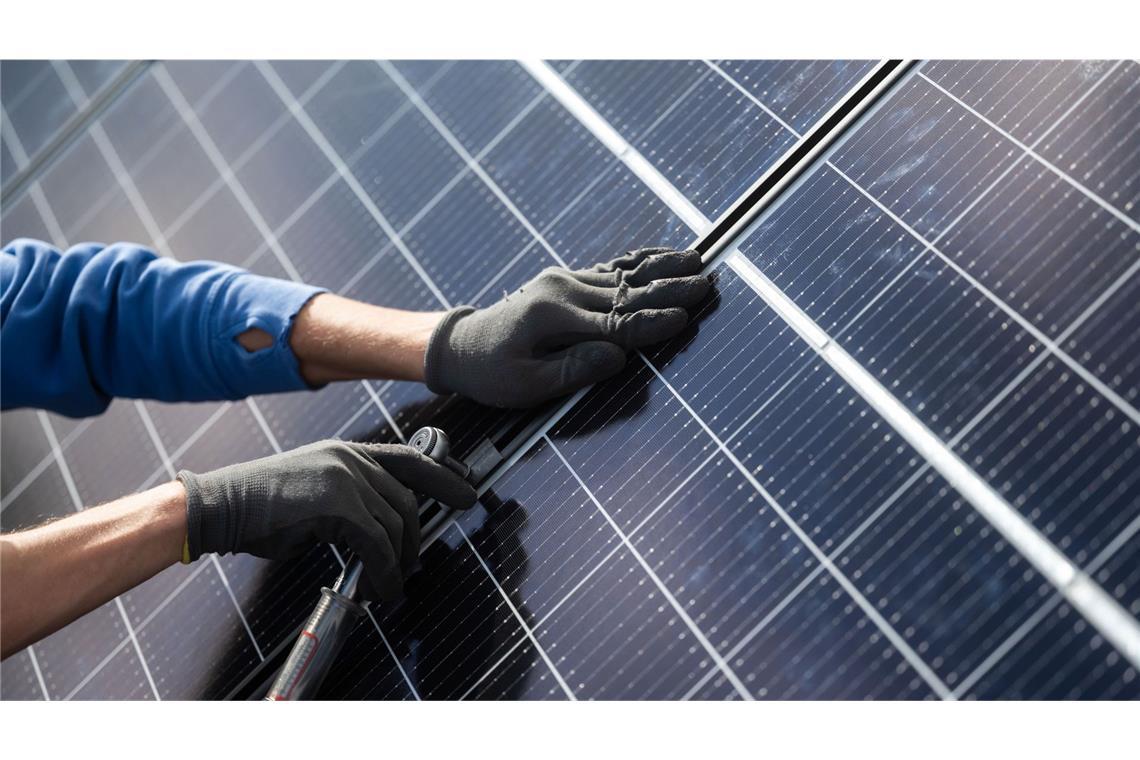 Einfach erklärt: Cybersicherheit und Solaranlagen Warum Wechselrichter besonders gefährdet sind und was China damit zu tun hat – hier erklären wir es.