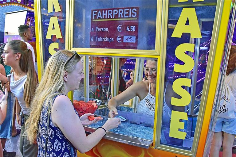 Was gibt es für 20 Euro auf dem Rummel? Einiges, wenn man die Angebote der Fahrgeschäfte nutzt und Mitfahrer findet. Foto: Tobias Sellmaier