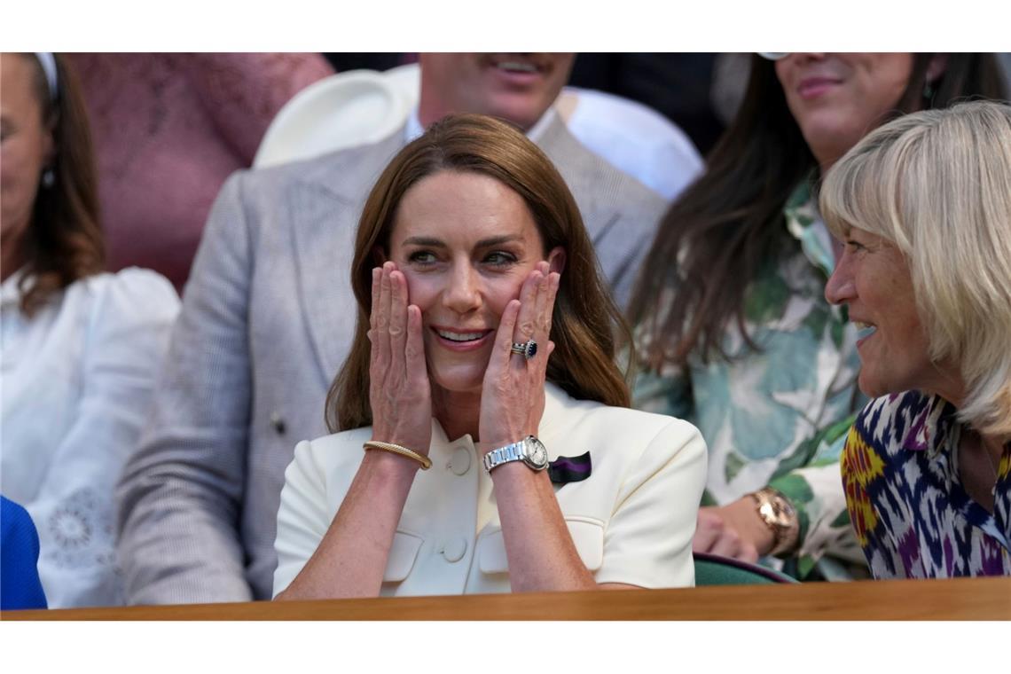 6:0, 6:0: Swiatek mit Tennis-Geschichte bei Wimbledon-Titel Was ist denn hier los? Auch Prinzessin Kate schaute ungläubig zu.