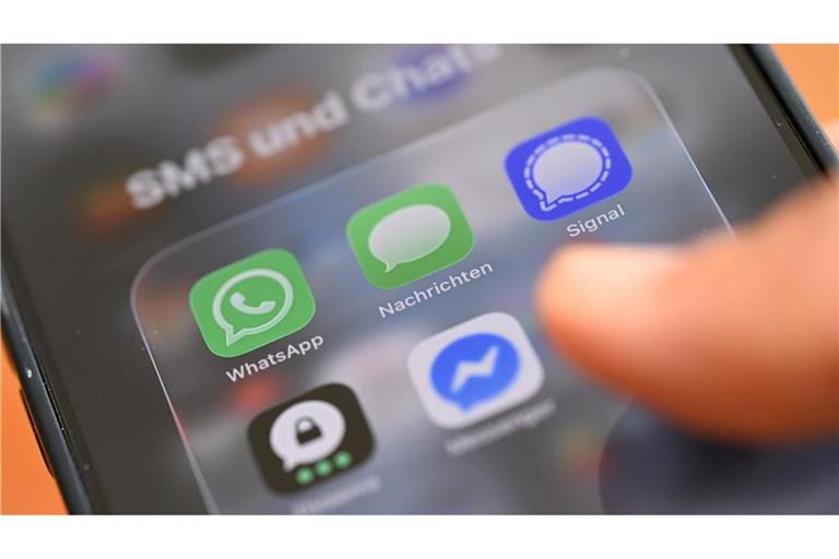 Was tun - eine SMS schicken oder doch lieber einen Chatdienst nutzen?