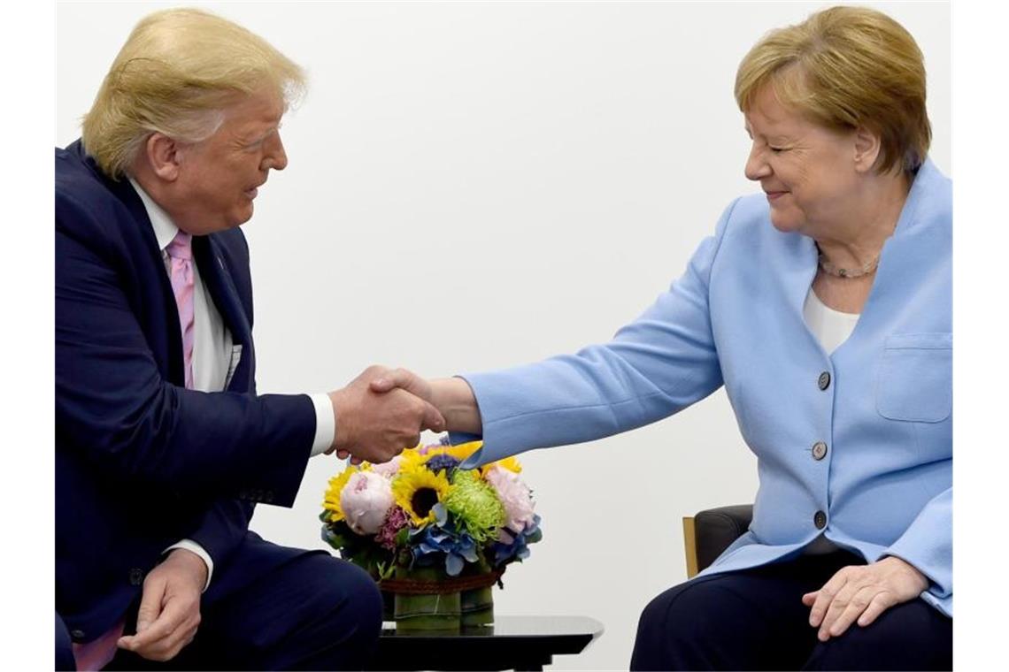 Minimalkompromiss beim Klima bewahrt G20 vor Scheitern Was will uns die Mimik der Kanzlerin sagen? Angela Merkel und US-Präsident Donald Trump beim G20-Gipfel. Foto: Susan Walsh/AP