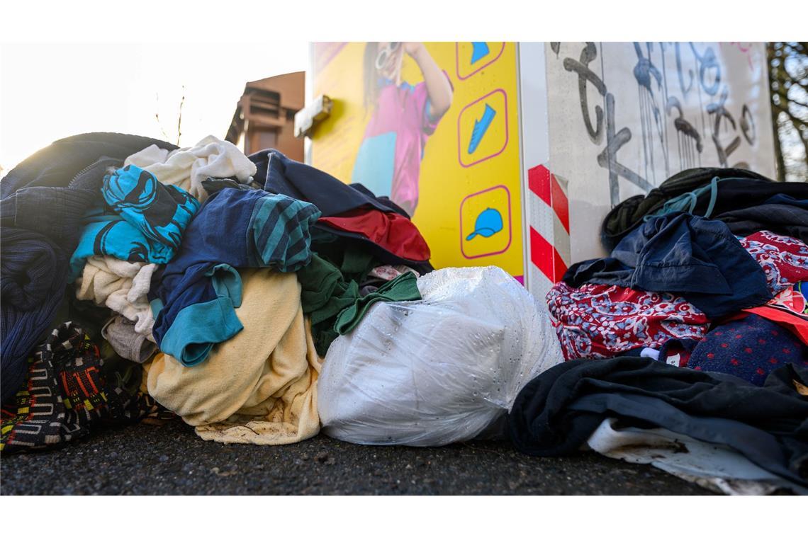 Neues Textilgesetz: Hersteller sollen für Altkleider zahlen