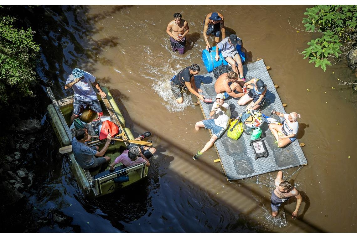 Wasserpistolen gehörten zur Standardausstattung auf den Booten.