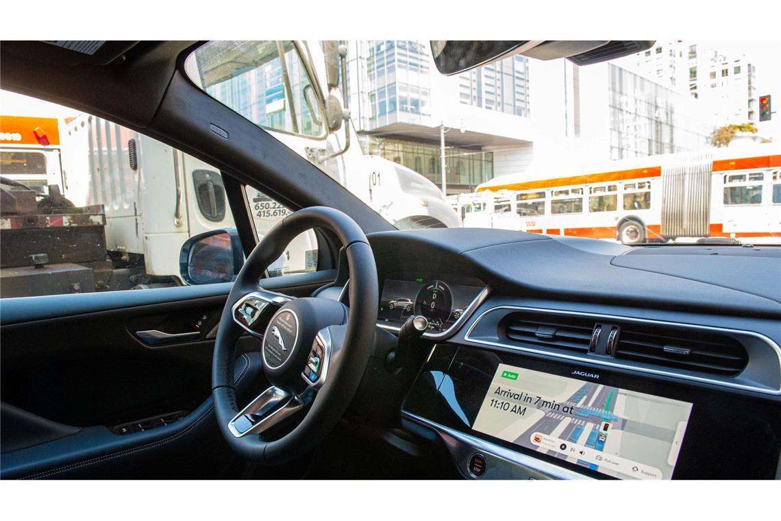 Waymo-Robotaxis machen mehr als 250.000 Fahrten mit Passagieren pro Woche. (Archivbild)