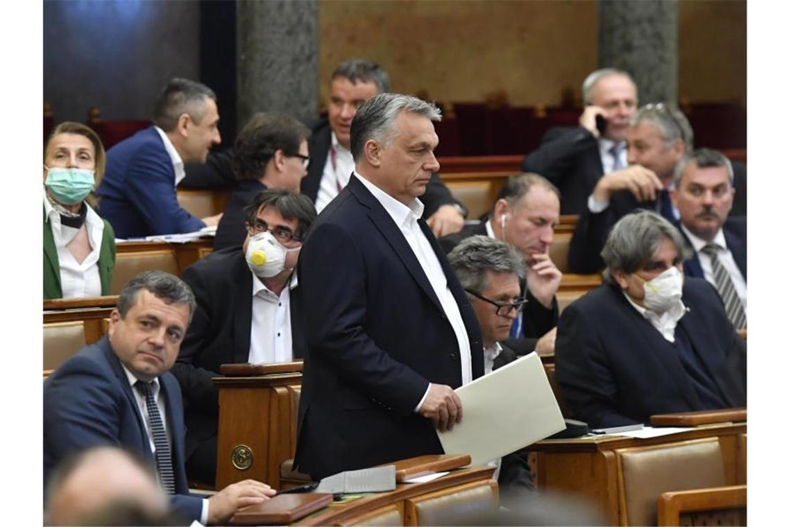 Weg in die Autokratie? Viktor Orban hat sich vom Parlament mit umfassenden Sondervollmachten ausstatten lassen. Foto: Zoltan Mathe/MTI/dpa