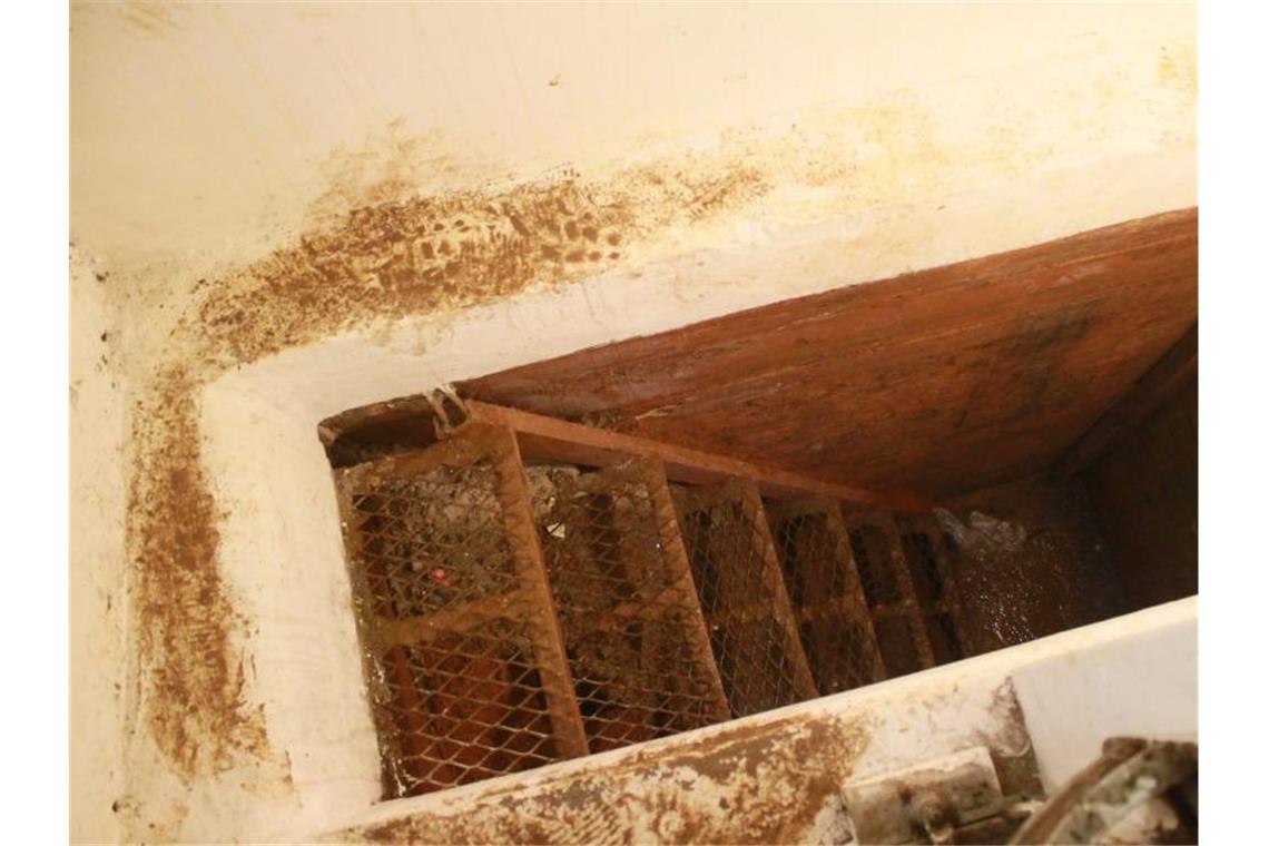 Drogenboss „El Chapo“ muss lebenslang ins Gefängnis Weg nach draußen: Dieser Fluchttunnel befand sich in einer Fluchtwohnung von „El Chapo“ im mexikanischen Bundesstaat Sinaloa. Foto: Gilberto Meza