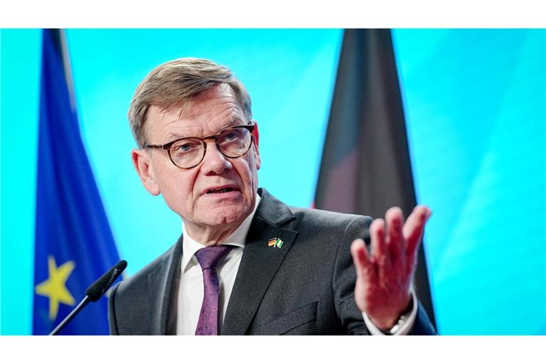 Wegen Äußerungen zur Asylpolitik gegenüber Syrien muss Außenminister Johann Wadephul (CDU) Kritik aus den eigenen Reihen einstecken.