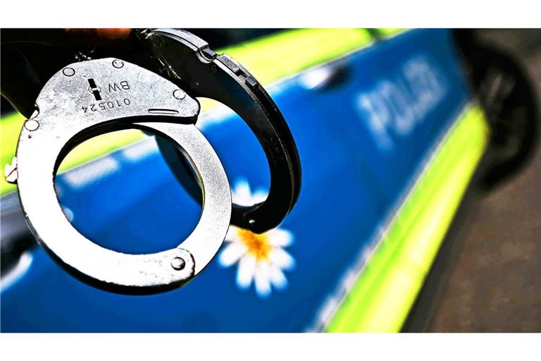 Wegen Betrugs mit Luxusuhren und Sporttickets in Millionenhöhe ist ein Mann in Bayern festgenommen worden. (Symbolbild)