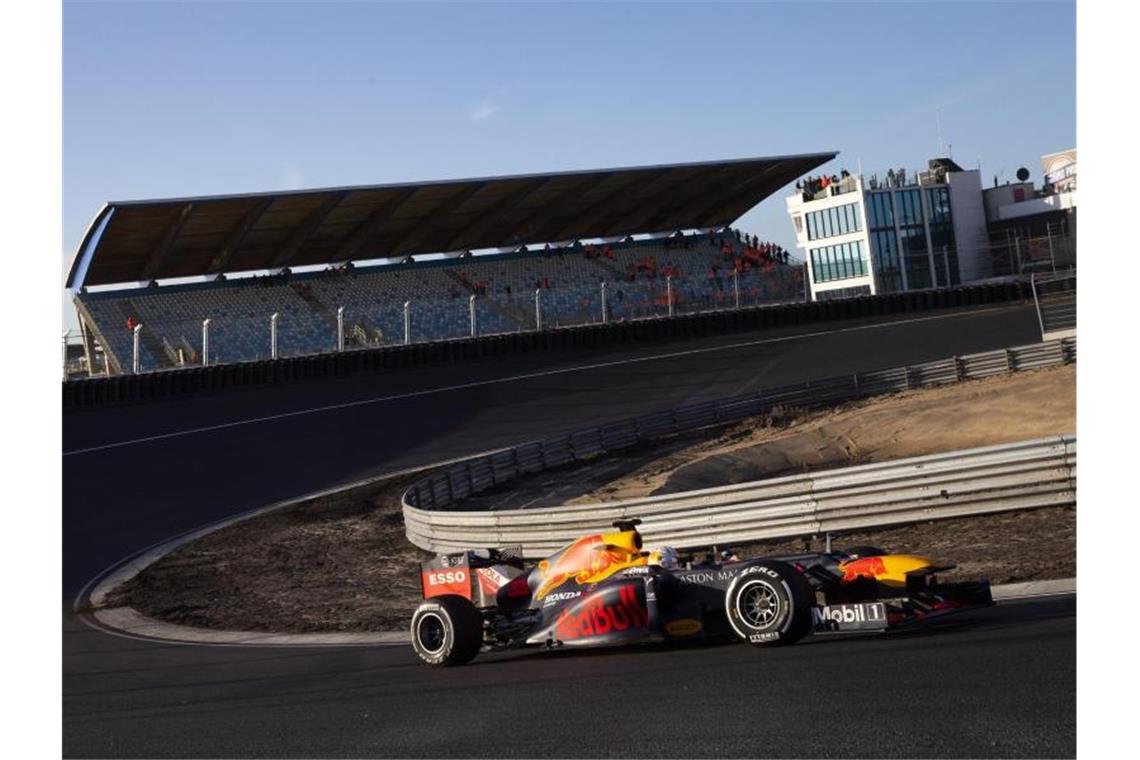 Wegen der Corona-Krise passt die Formel 1 ihre Regeln an. Foto: Peter Dejong/AP/dpa
