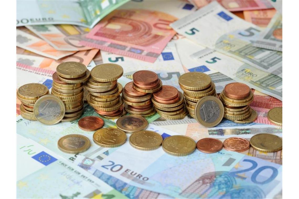Auch Kommunen gegen Unionsprojekt der Soli-Abschaffung Wegen der eingetrübten Konjunktur und Änderungen bei den Steuergesetzen steigen die Einnahmen des deutschen Staates in den kommenden Jahren weniger stark als zuletzt. Foto. Tobias Hase Foto: Tobias Hase