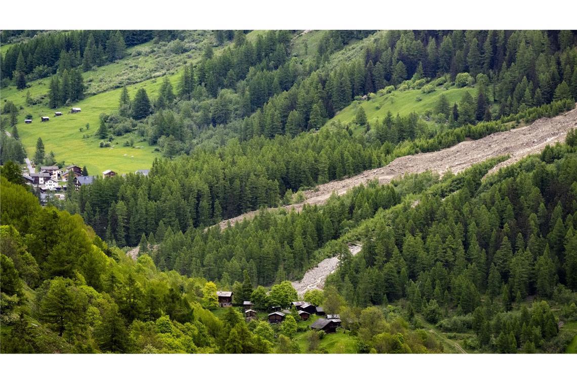 Gletschersturz begräbt Dorf im Wallis - eine Person vermisst Wegen der Gefahrenlage war das Dorf Blatten in der Ferienregion Lötschental bereits am 22. Mai kurzfristig ganz geräumt worden.