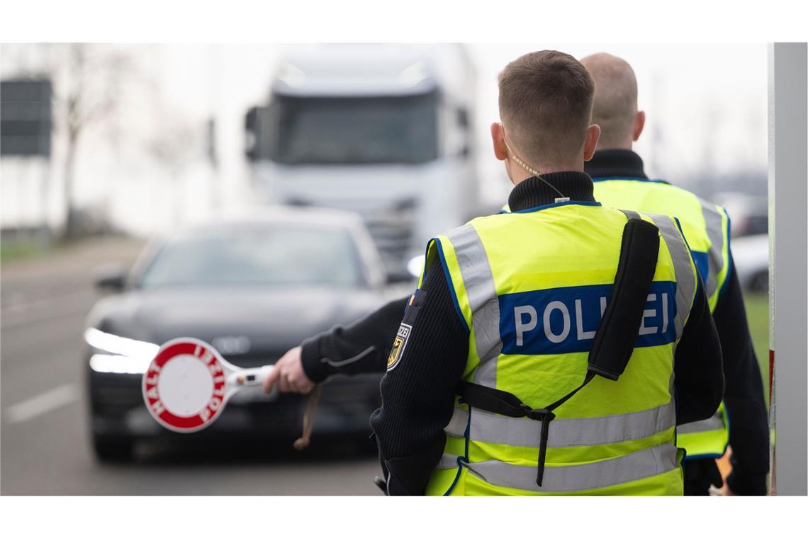 Wegen der gestiegenen Migrationszahlen hat Deutschland wieder Grenzkontrollen eingeführt. Nun hat die EU das Asylrecht reformiert, doch wann die Kontrollen wegfallen, ist ungewiss.