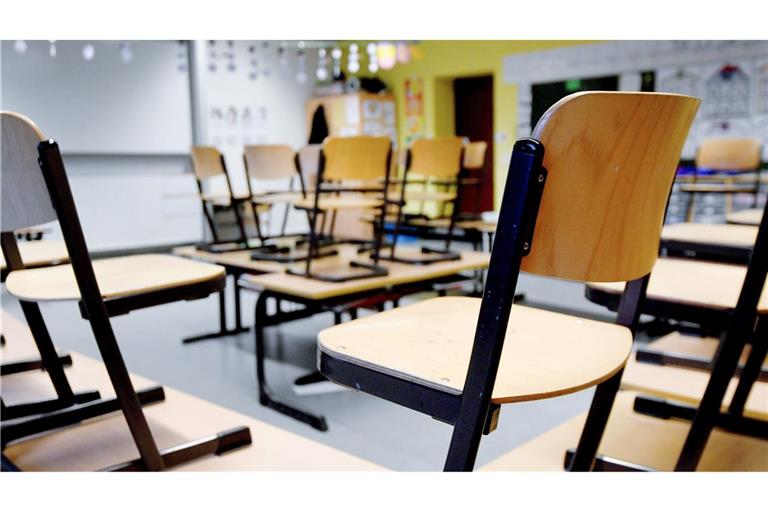 Wegen der Glatteisgefahr bleiben Schulen in NRW am Montag landesweit geschlossen. (Symbolbild)