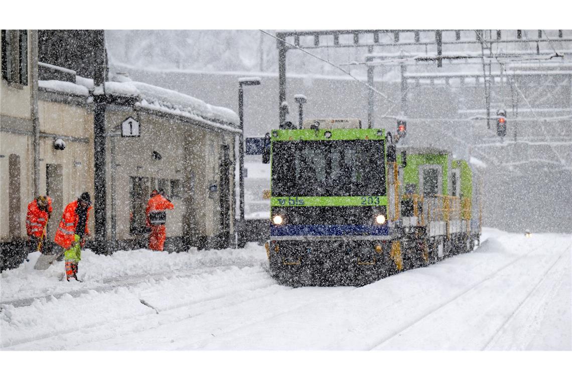 Wegen der großen Schneemengen herrscht große Lawinengefahr.