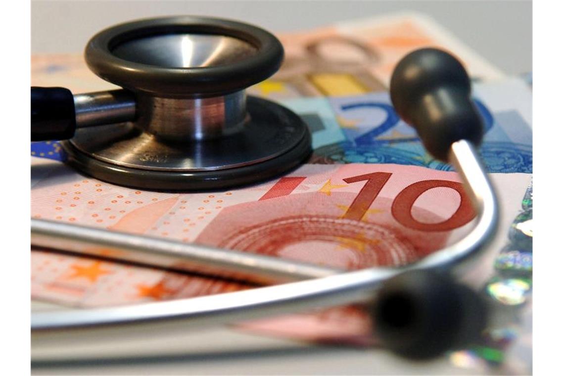 Krankenkassen-Zusatzbeiträge sollen 2021 leicht steigen Wegen der Pandemie sollen die Krankenkassen-Zusatzbeiträge steigen. Foto: Jan Woitas/dpa-Zentralbild/ZB