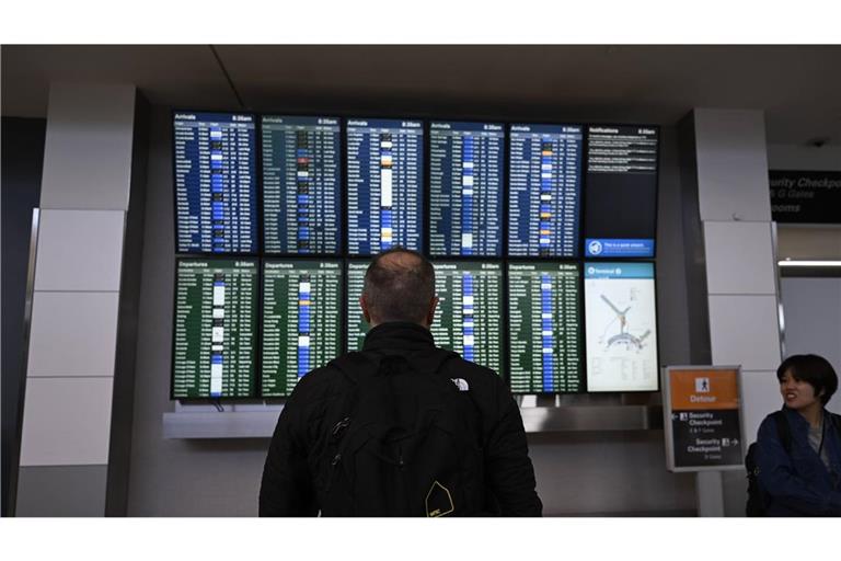 Wegen der von der US-Luftfahrtbehörde FAA angeordneten Einschnitte im Flugverkehr sind Hunderte Flüge innerhalb der USA gestrichen worden (Symbolfoto).