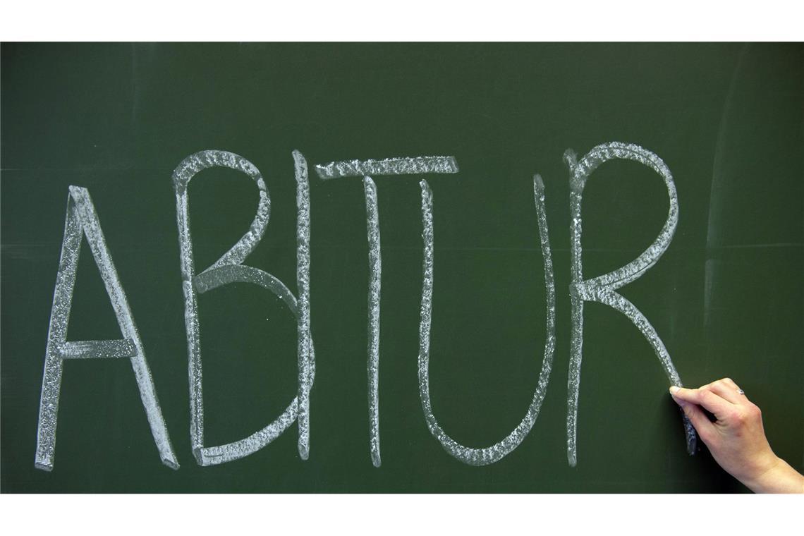Polizei ermittelt wegen NS-Vergleichen für Abi-Motto Wegen der Wahl eines Abiturmottos ermitteln nun Polizei und Staatsanwaltschaft an einer Gießener Schule. (Symbolbild)