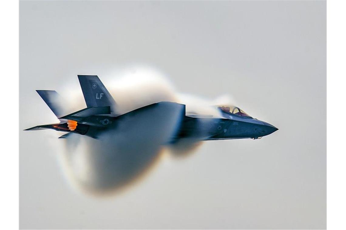 USA wollen Türkei aus F-35-Programm ausschließen Wegen des geplanten Kaufs eines russischen Raketenabwehrsystems durch die Türkei leiten die USA Schritte zum Ausschluss des Nato-Partners aus dem F-35-Kampfjetprogramm ein. Foto: Alexander Cook/U.S. Air Force