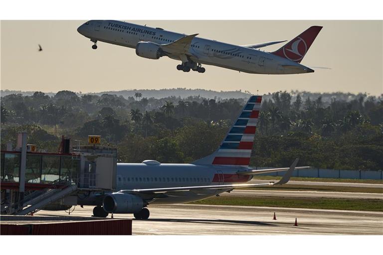 Wegen des US-Ölembargos hat Kuba unter anderem Sparmaßnahmen die Betankung von Flugzeugen ausgesetzt.