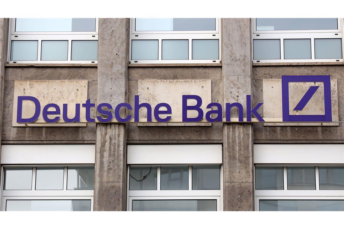 Wegen des Verdachts der Geldwäsche durchsucht die Justiz Gebäude des größten deutschen Geldhauses in Frankfurt und Berlin (Symbolbild).