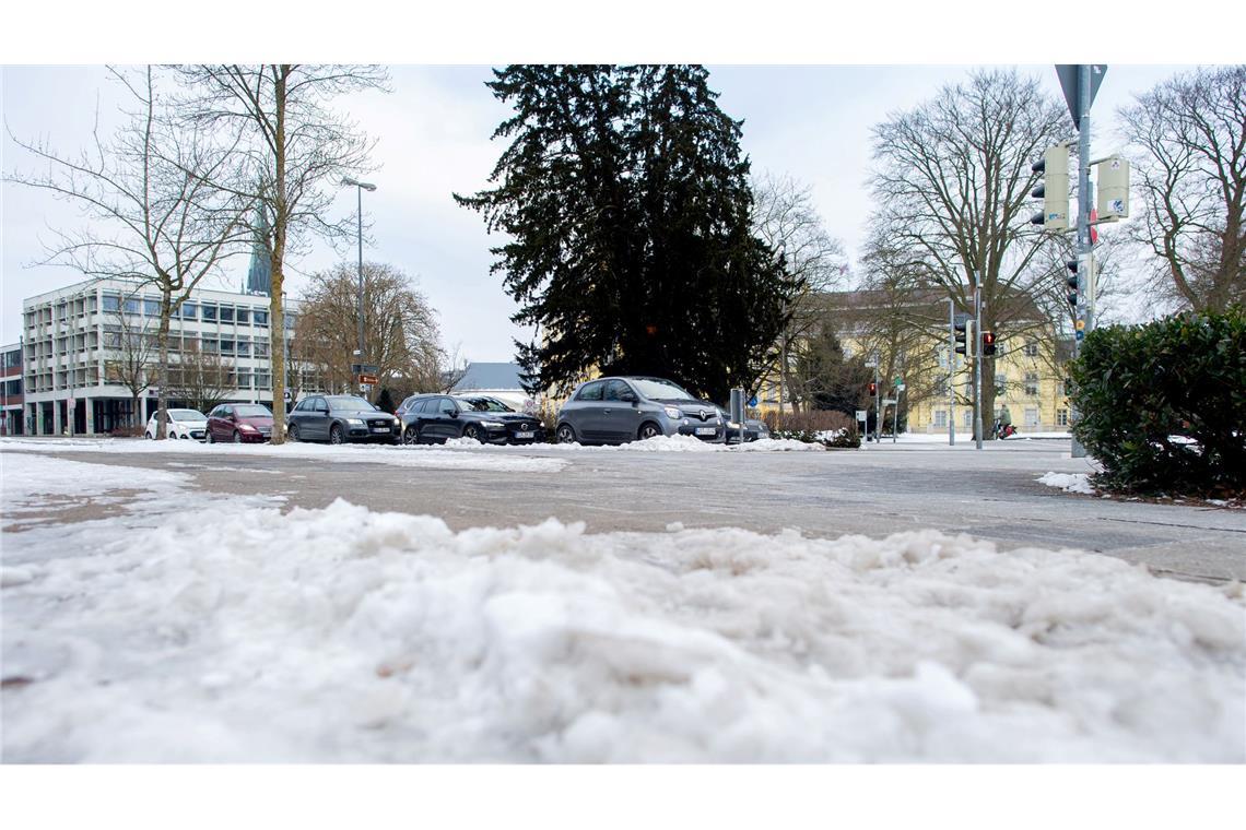 Wegen des Winterwetters müssen sich die Menschen in Teilen Deutschlands am Mittwochmorgen auf glatte Straßen einstellen.