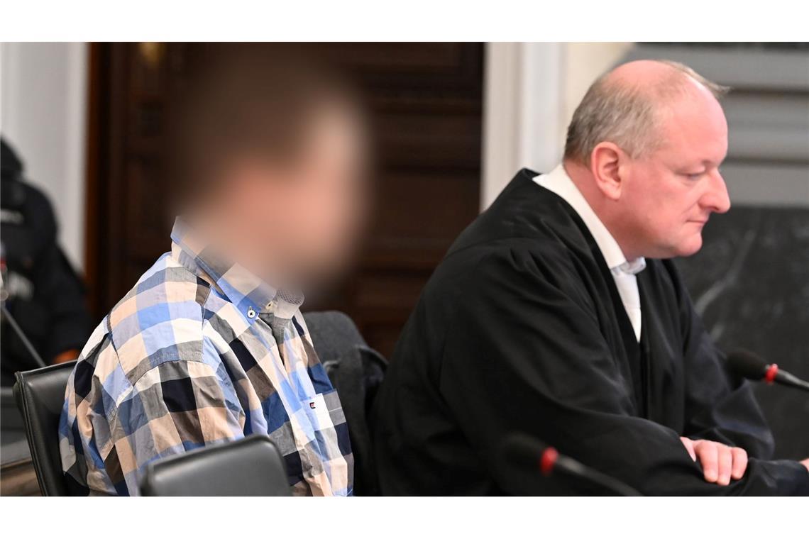 Familie mit Axt erschlagen - Lebenslang für 28-Jährigen Wegen dreifachen Mordes zu lebenslanger Haft verurteilt: Ein 28-Jähriger hat in Tirpersdorf im Vogtland seine Mutter und seine Großeltern mit einer Axt erschlagen. (Archivbild)