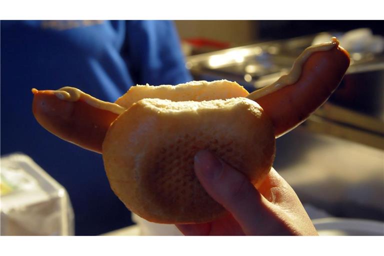 Wegen einer Bockwurst-Bestellung konnte der betrunkene Fahrer gestellt werden. (Symbolbild)