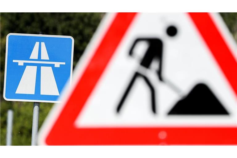 Wegen einer Fahrbahndeckenerneuerung kann die A8 zwischen den Anschlussstellen Pforzheim-Süd und Heimsheim am Wochenende in Richtung Stuttgart nicht befahren werden. (Symbolbild)