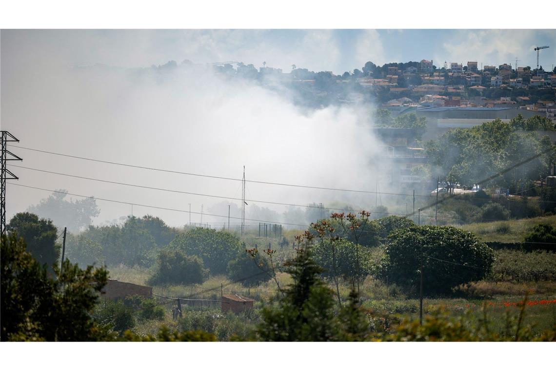 Brand in Chlorlager: 150.000 Spanier durften nicht ins Freie Wegen einer giftigen Chlorwolke sind die Bewohner fünf spanischer Gemeinden südwestlich von Barcelona am frühen Morgen durch einen Alarm des Zivilschutzes auf ihren Handys aus dem Schlaf gerissen worden.