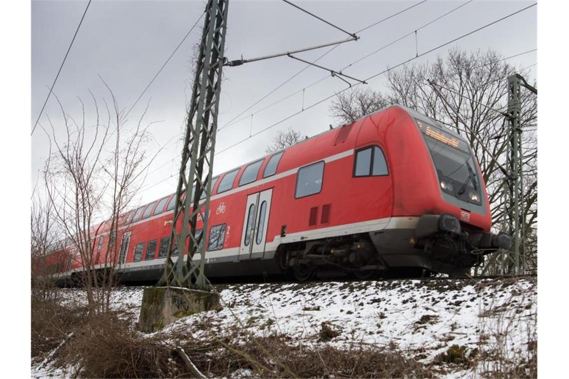 Wegen eines defekten Regionalzugs musste der Zugverkehr zwischen Wendlingen und Plochingen unterbrochen werden. Foto: Soeren Stache/dpa/dpa/Archivbild